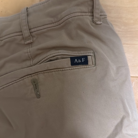 Abercrombie & Fitch Khaki Shorts size 36 - Picture 3 of 4